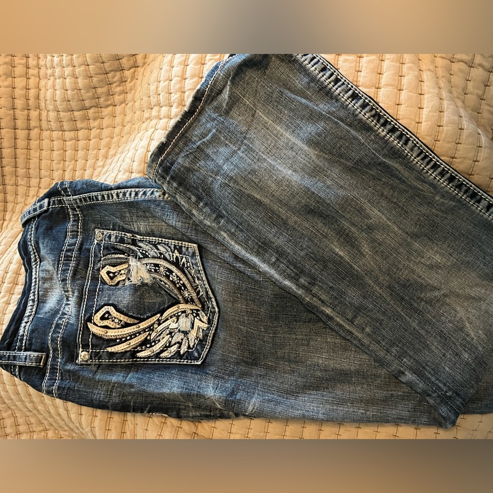 Miss Me curvy boot jeans 36x30, light wash horseshoe design. Excellent condition